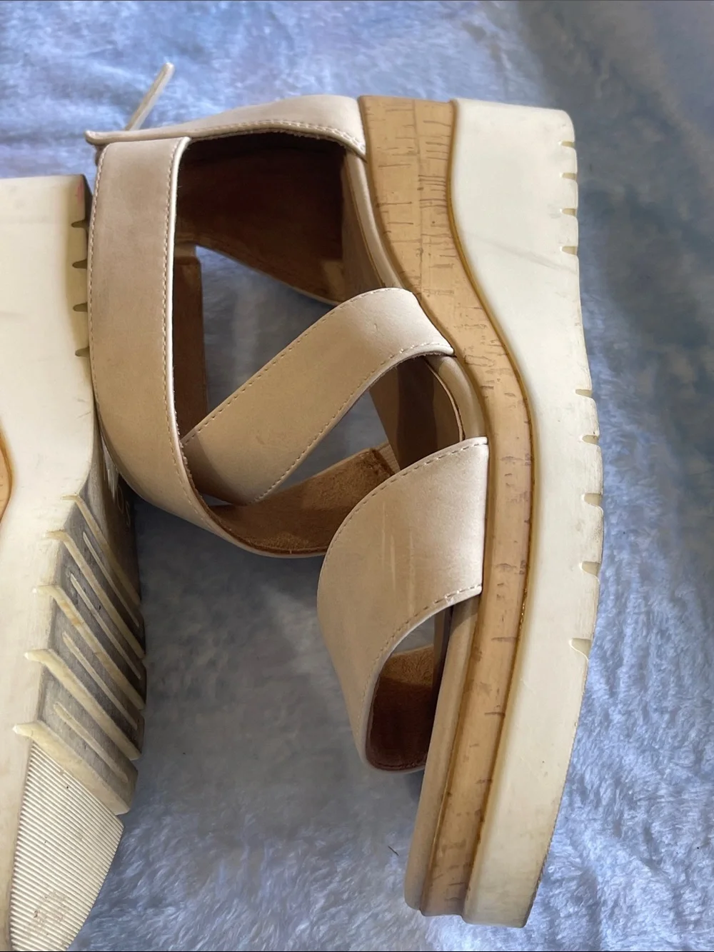 SOUL Naturalizer Strappy Wedge Sandals in Cream and Tan Size 8.5